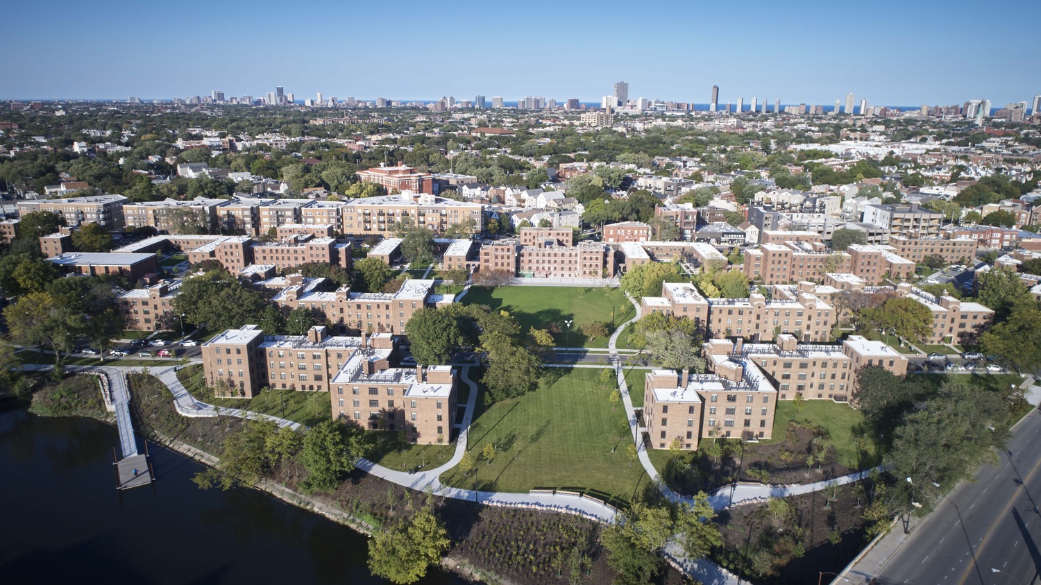 /Aerial%20view%20of%20Lathrop%20Homes%2C%20Chicago%2C%20IL