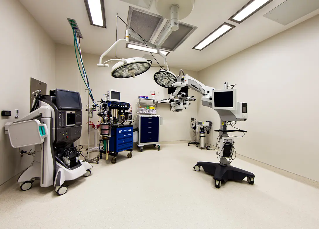 Modern surgical operating room with advanced medical equipment and bright lighting.